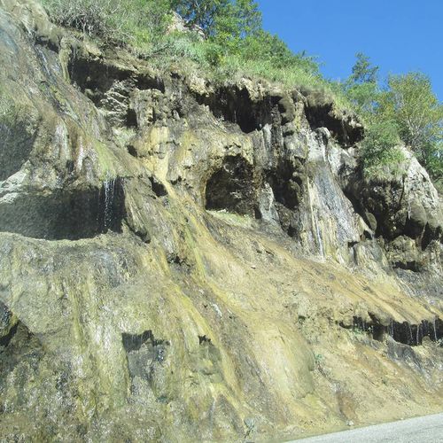 Ağlayan Kayalar