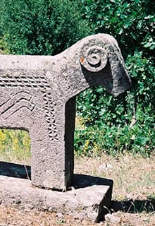 Koç Biçimli Mezar Taşı